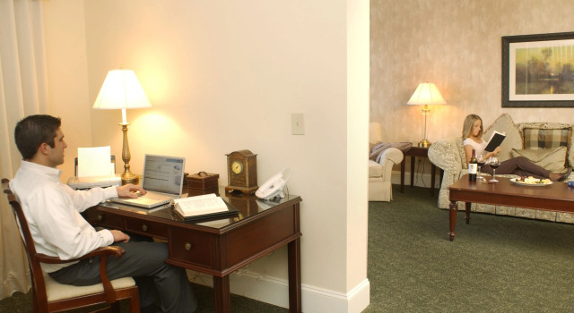 Двухместный люкс Collegian Hotel & Suites, Trademark Collection by Wyndham