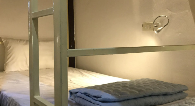 Кровать в общем номере Friendly Backpacker Hostel
