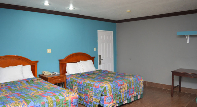 Четырёхместный номер Standard Eagle Inn Motel