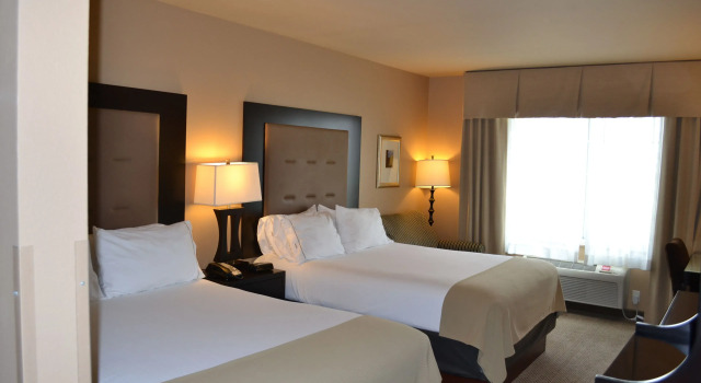 Четырёхместный люкс Holiday Inn Express Hotel & Suites Eau Claire North by IHG