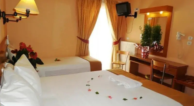 Трёхместный номер Standard Hotel Segas