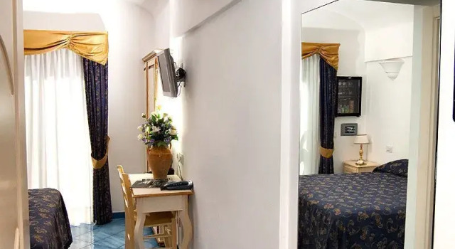 Трёхместный номер Standard с балконом и с видом на море Hotel Bussola