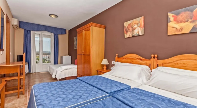 Семейный номер Standard с балконом и с частичным видом на море Hotel Al-Andalus