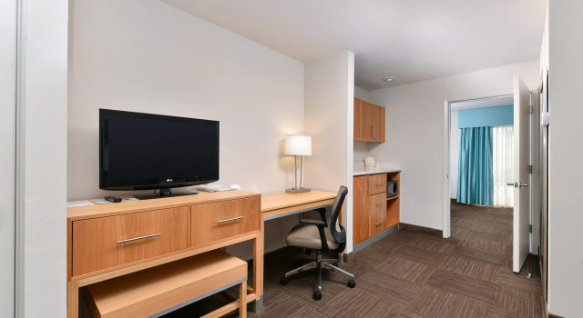 Двухместный номер Standard Red Roof Inn PLUS & Suites Tampa - Busch Gardens