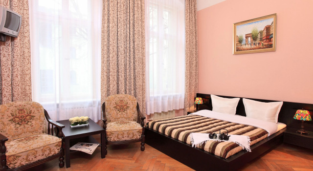 Confort quadruple chambre Hotel Central Inn am Hauptbahnhof Pension