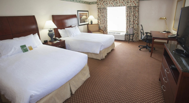 Четырёхместный номер Standard Shutters Hotel