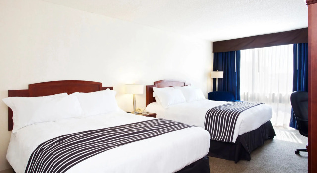 Четырёхместный номер Standard Sandman Hotel Montreal - Longueuil
