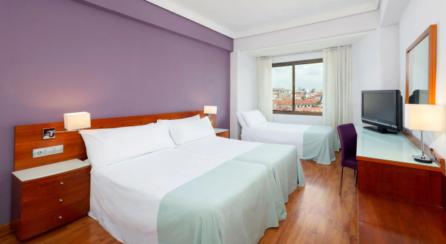 Трёхместный номер Standard Hotel Madrid Centro, Affiliated by Meliá
