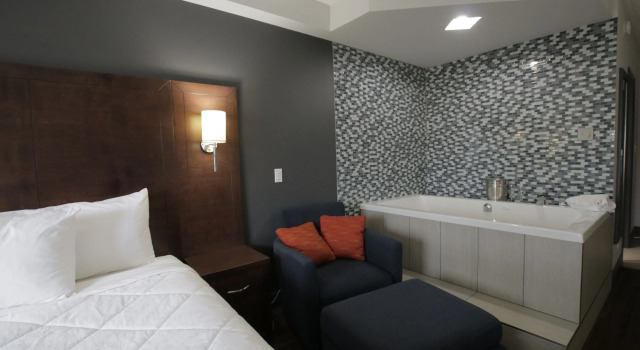 Люкс Canadas Best Value Inn Welland Niagara Falls