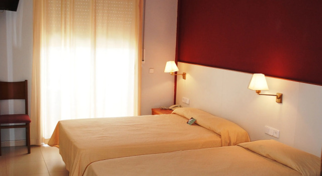 Трёхместный номер Standard Hotel Sant Jordi