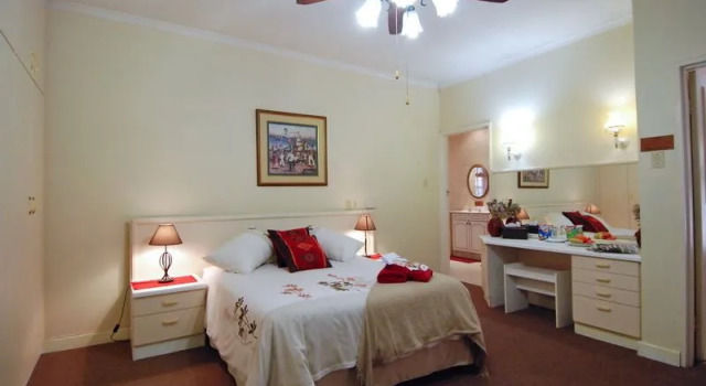 Люкс Luxury Sunbell Ventures Guesthouse