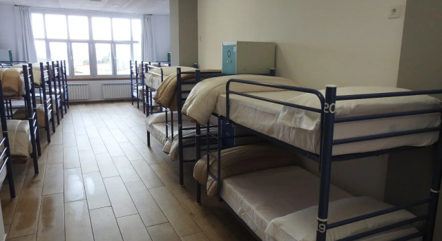 Кровать в общем номере Albergue Buen Camino Tui