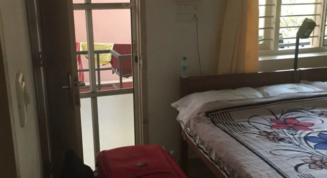 Кровать в общем номере Nathans Holiday Home