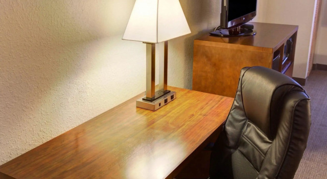 Четырёхместный номер Standard Comfort Inn & Suites North Greenfield