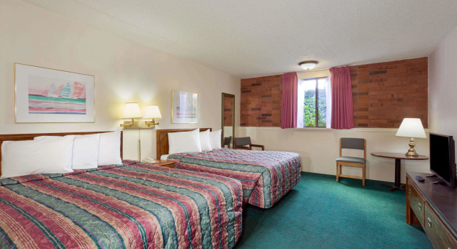 Четырёхместный номер Standard Ramada by Wyndham Richfield UT I-70