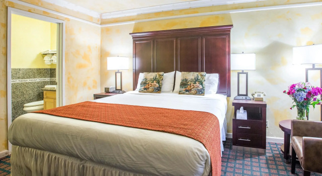 Двухместный номер Standard Clarion Collection Carmel Oaks Inn