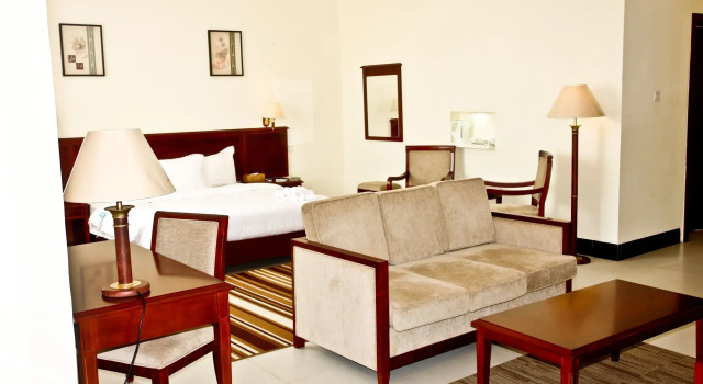Полулюкс Birdrock Hotel
