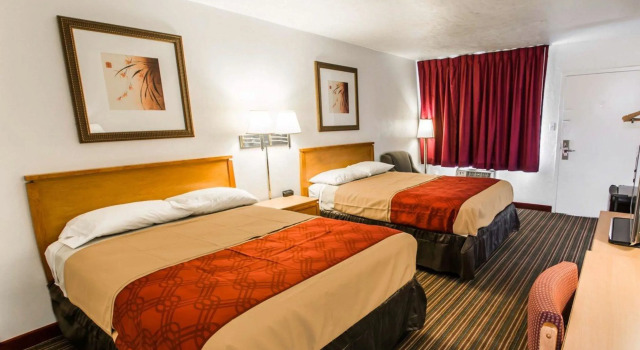 Четырёхместный номер Standard Days Inn by Wyndham Gainesville Hospital - University Area