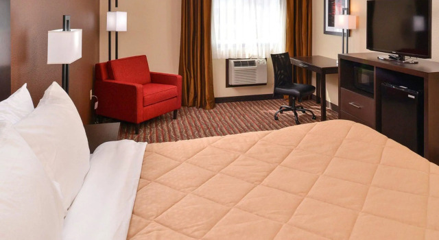 Двухместный люкс c 1 комнатой Quality Inn & Suites Tacoma - Seattle