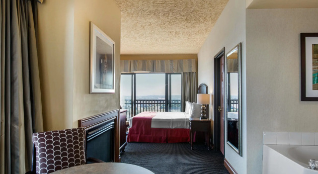 Двухместный люкс Shoreline Inn & Conference Center, an Ascend Collection Hotel