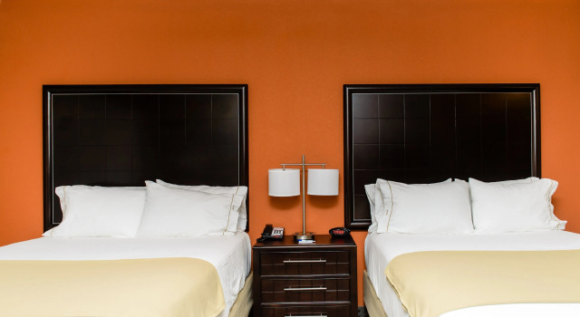 Четырёхместный номер Standard Holiday Inn Express Hotel & Suites Austin NW - Arboretum Area by IHG