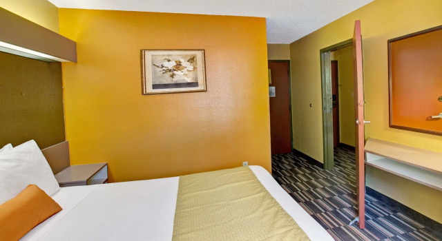 Люкс Microtel Inn & Suites by Wyndham Gatlinburg