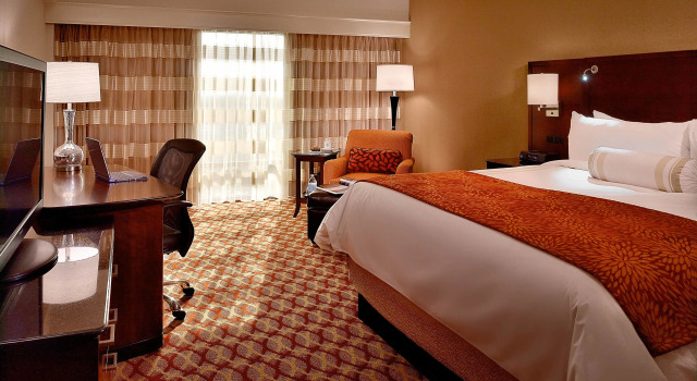 Номер Standard Louisville Marriott East