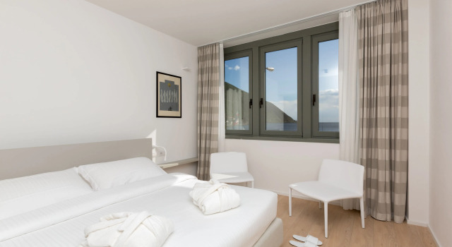 Трёхместный номер Standard с видом на озеро Hotel Lago Di Garda