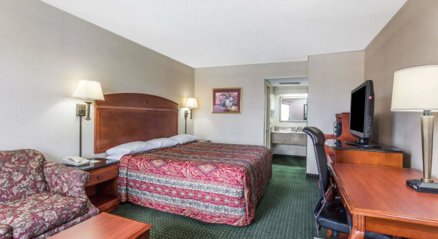 Двухместный номер Standard Days Inn by Wyndham Camp Springs Andrews AFB