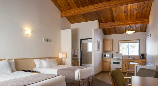Четырёхместный номер Standard Rocky Mountain Ski Lodge