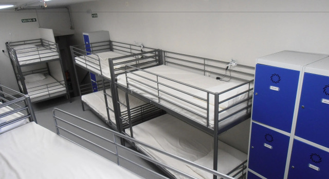 Кровать в общем номере Plaza Catedral hostel