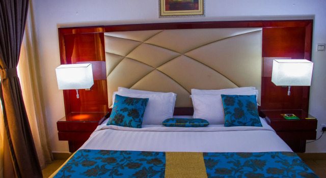 Полулюкс De Rembrandt Hotels and Suites
