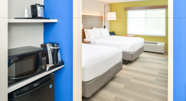 Четырёхместный номер Standard Holiday Inn Express & Suites Salem by IHG