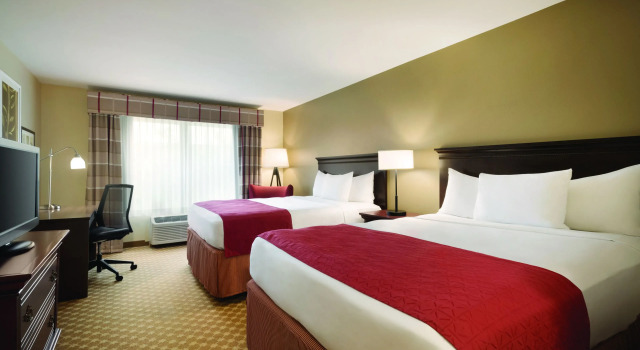 Четырёхместный номер Standard Country Inn & Suites by Radisson, Des Moines West, IA
