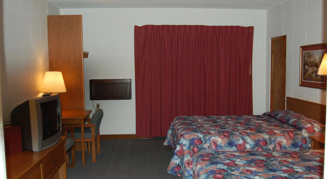 Четырёхместный номер Standard Wrangler Inn Mobridge