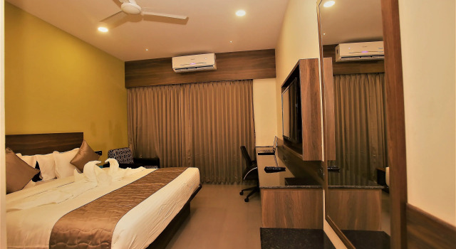 Люкс GenX Surat BY 1589 Hotels