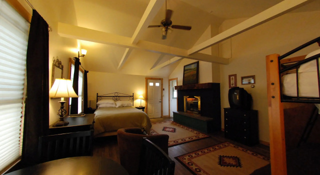 Трёхместный номер Standard Hyde Away Inn