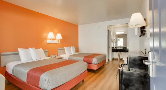 Четырёхместный номер Standard Motel 6-Albuquerque, NM - Carlisle