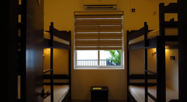Кровать в общем номере Chapelton House