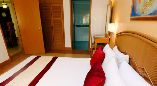 Полулюкс M Suites Hotel