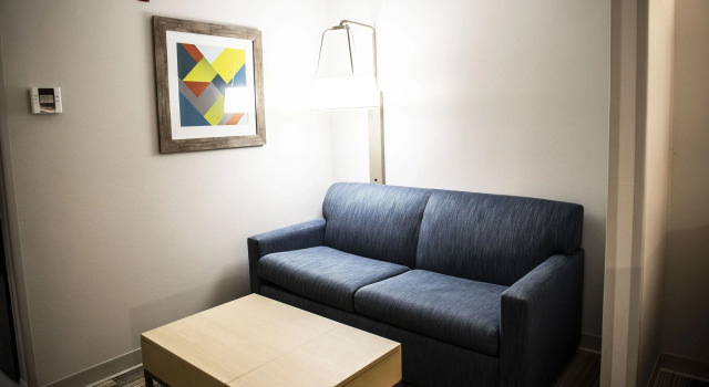 Четырёхместный люкс Holiday Inn Express Hotel & Suites Sedalia by IHG