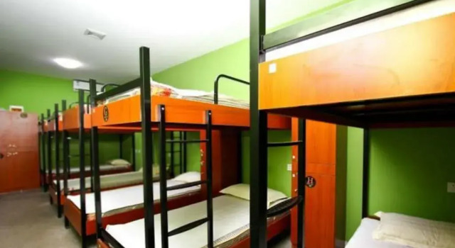 Кровать в общем номере (мужской номер) Meet You Hostel
