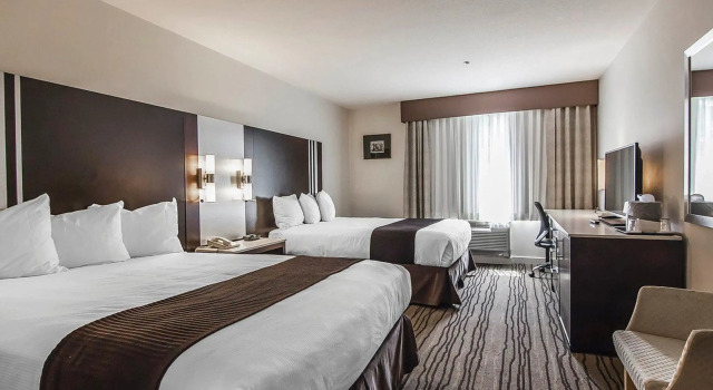 Четырёхместный номер Standard Comfort Hotel Vancouver Airport