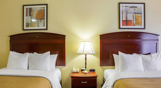 Четырёхместный номер Standard Comfort Inn & Suites Port Arthur-Port Neches