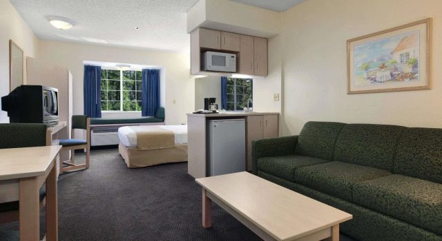 Люкс Microtel Inn & Suites by Wyndham Palm Coast I-95