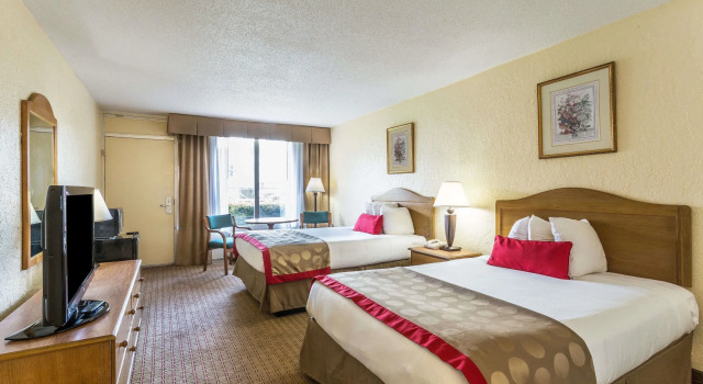 Четырёхместный номер Standard Ramada by Wyndham Houma