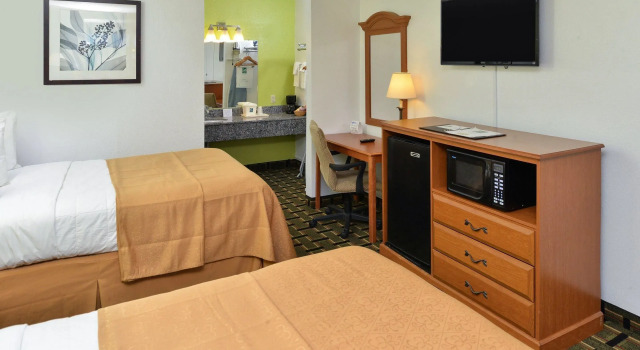 Четырёхместный номер Standard OYO Hotel Lake Park-Valdosta I-75, Exit 5