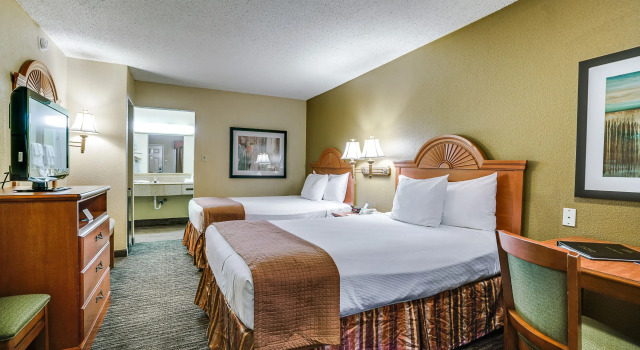 Четырёхместный номер Standard Quality Inn & Suites Dallas-Cityplace