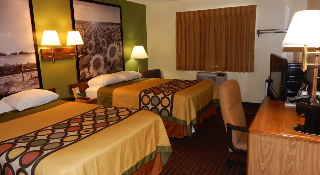 Standard Vierer Zimmer Super 8 by Wyndham Colby