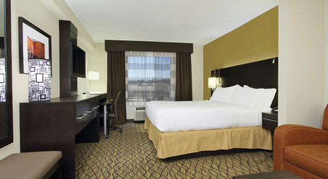 Двухместный люкс Holiday Inn Express & Suites Colorado Springs First & Main by IHG